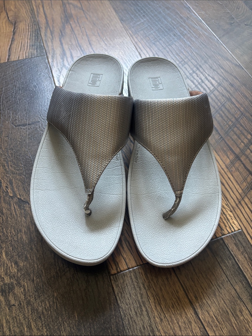 Fitflop Women's Silver-Strap Metallic WedgePlatform Thong Sandals Size 11